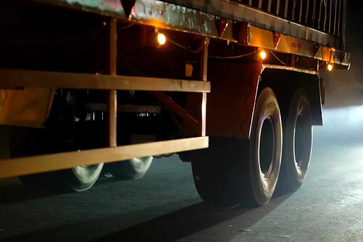Trailer tires: Free-rolling axles